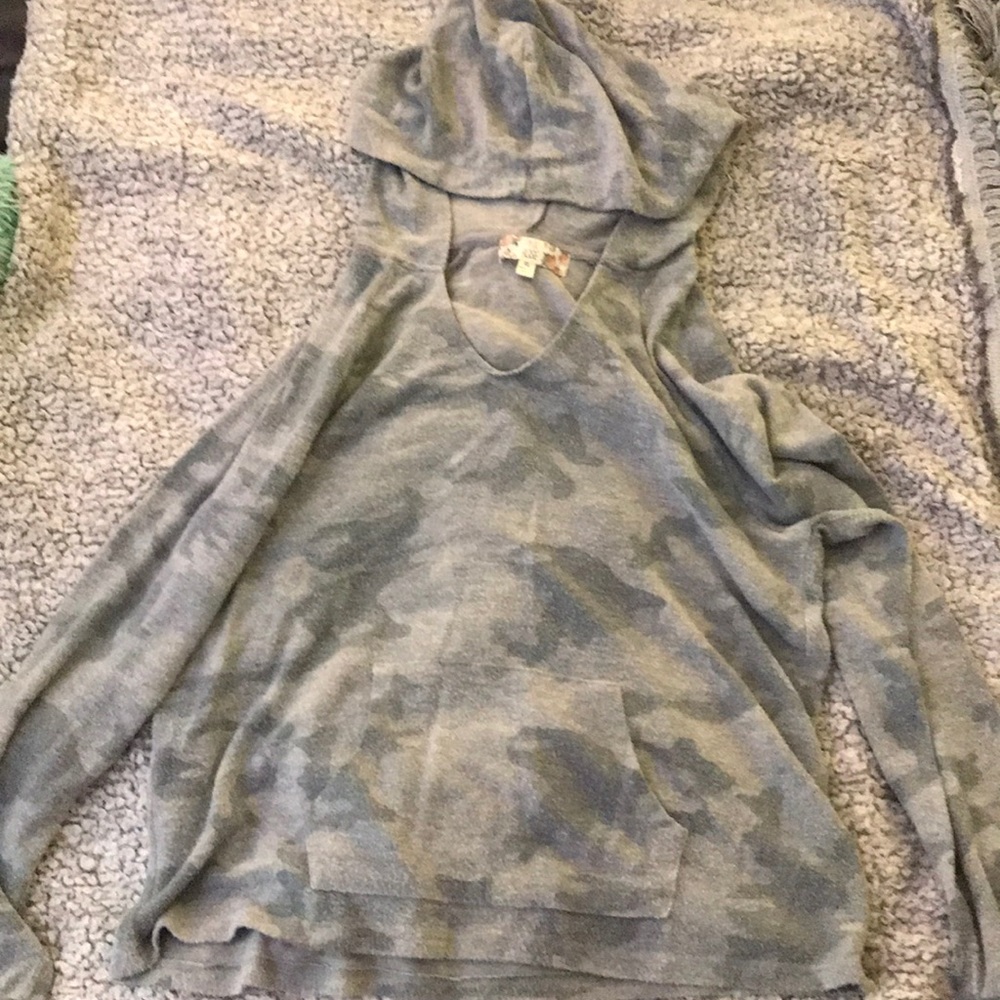 camo cropped hoodie